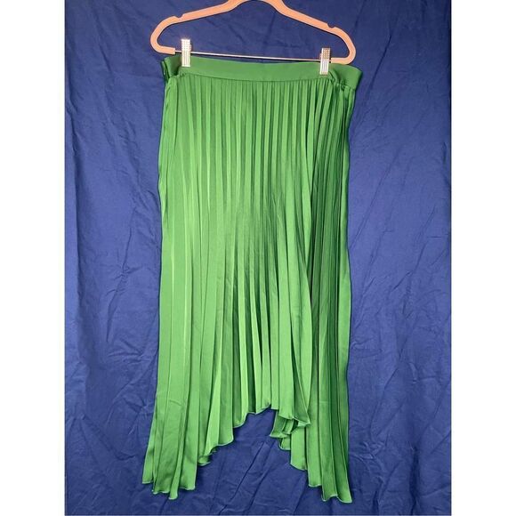 Banana Republic Dresses & Skirts - Banana Republic Green Pleated Skirt 14 - NWT